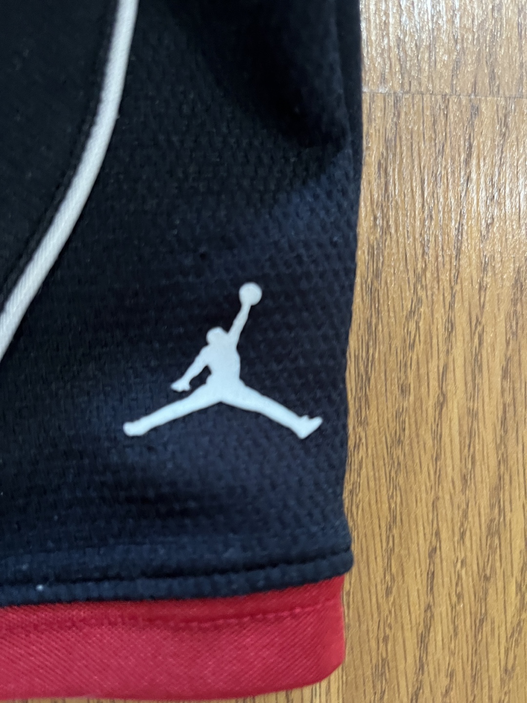Air Jordan boys 12 months athletic shorts, black and red - photo 2