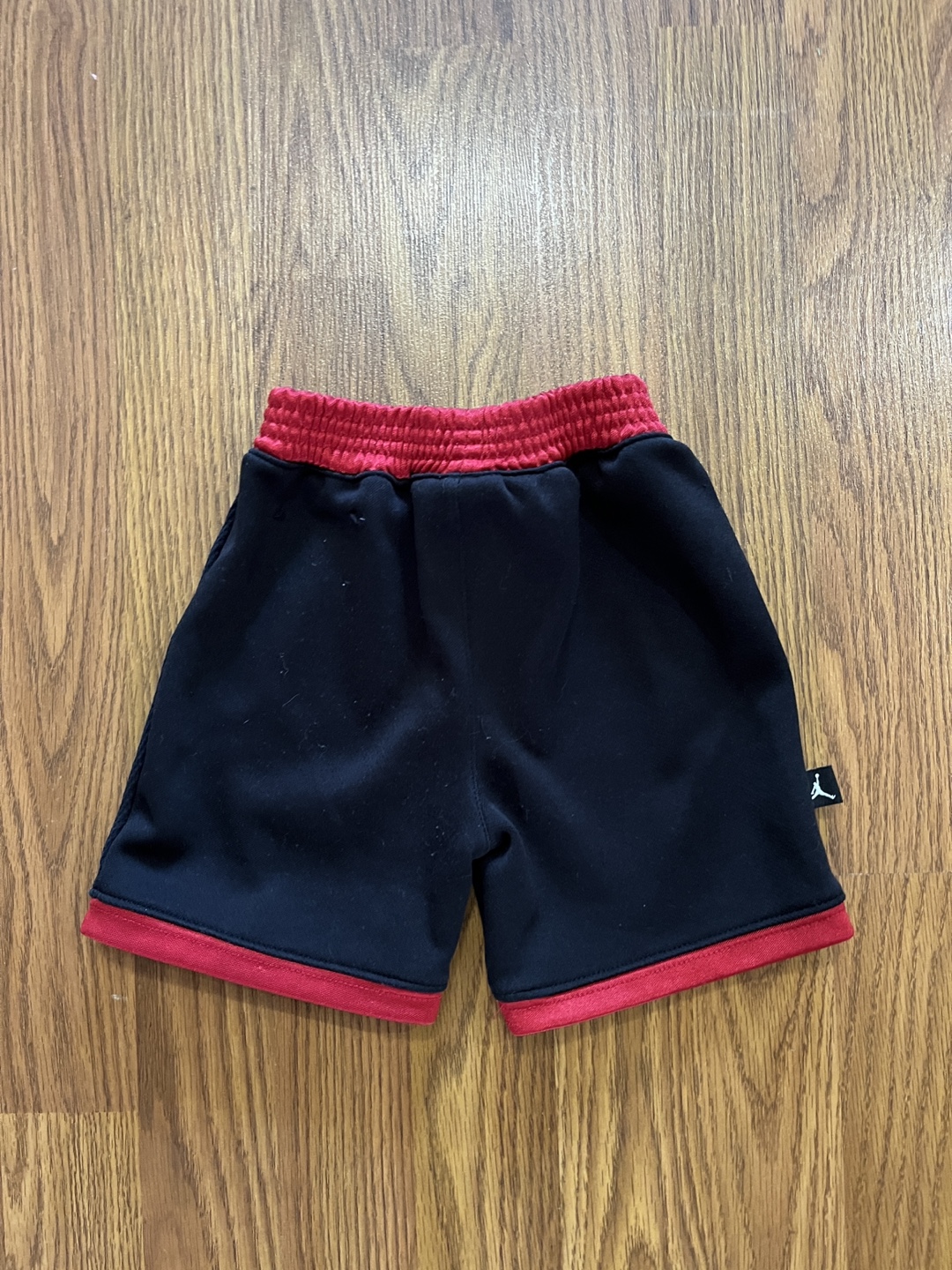 Air Jordan boys 12 months athletic shorts, black and red - photo 5