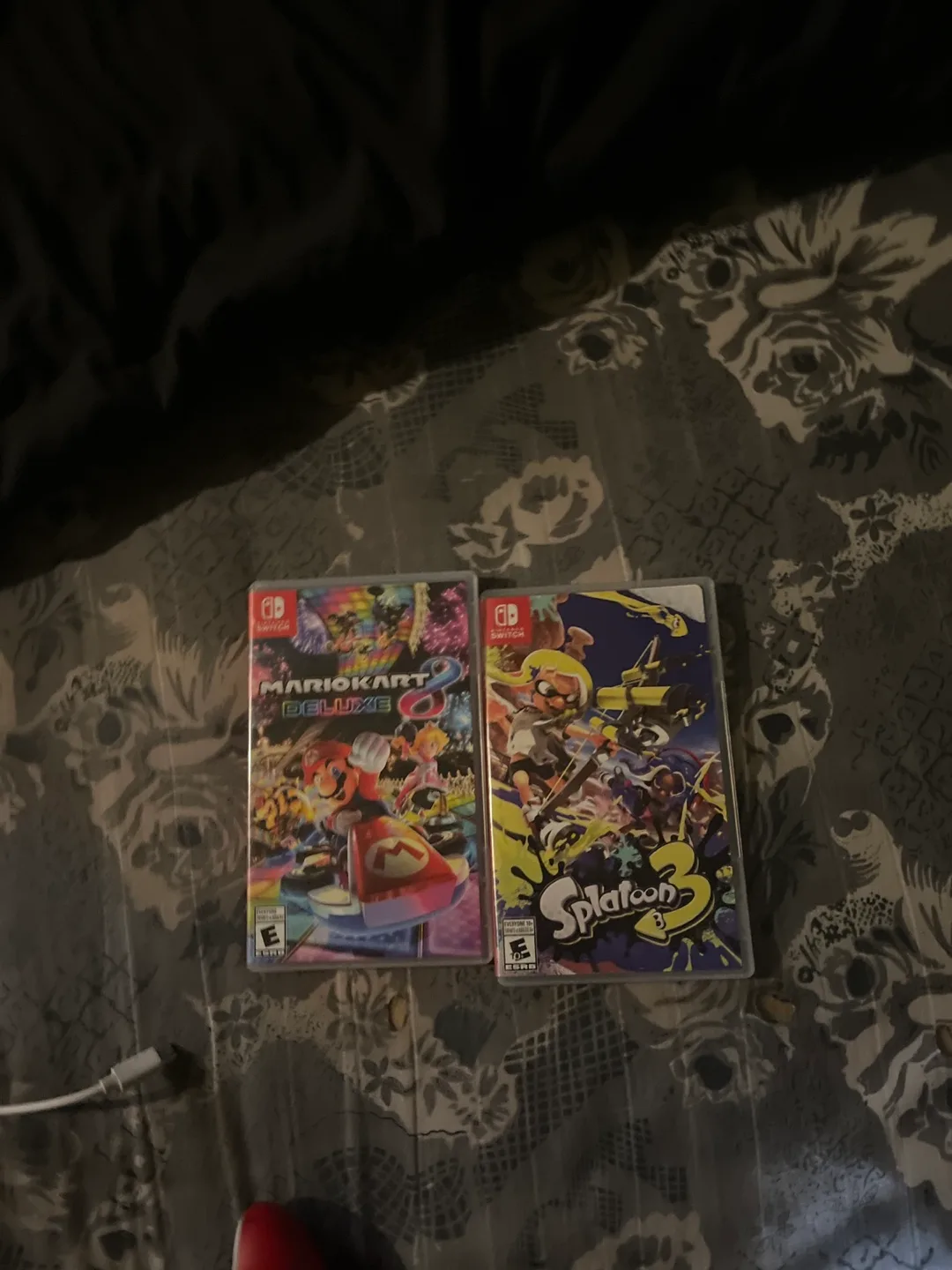 Nintendo switch with 2 games image indicator(2)