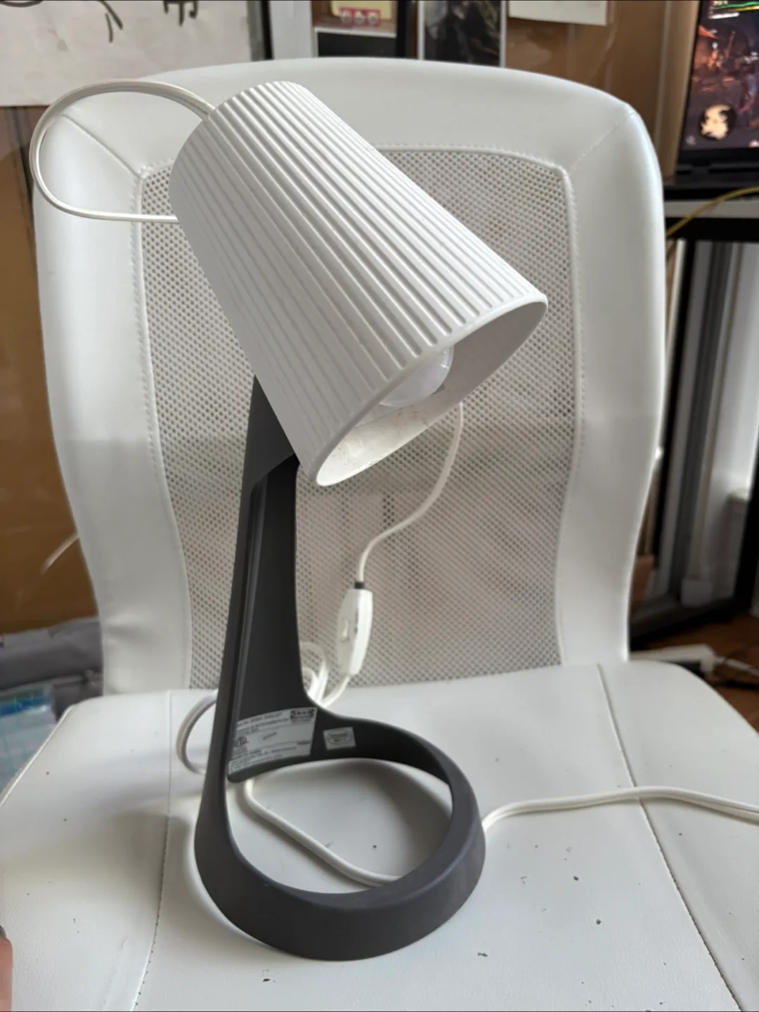 IKEA SVALLET Desk Lamp with a working lightbulb thumbnail