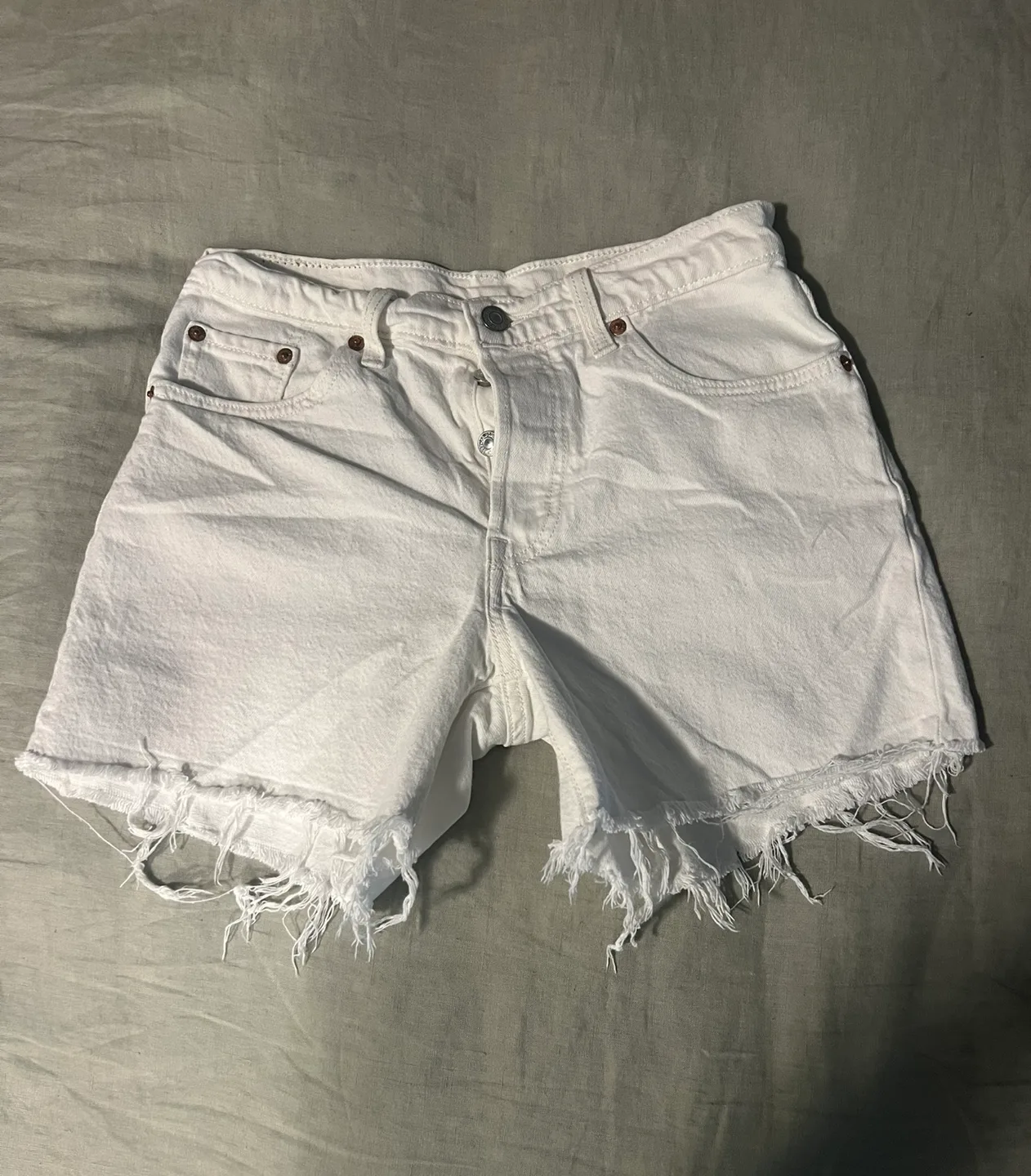 Levi’s White Jean Shorts - size 25 thumbnail