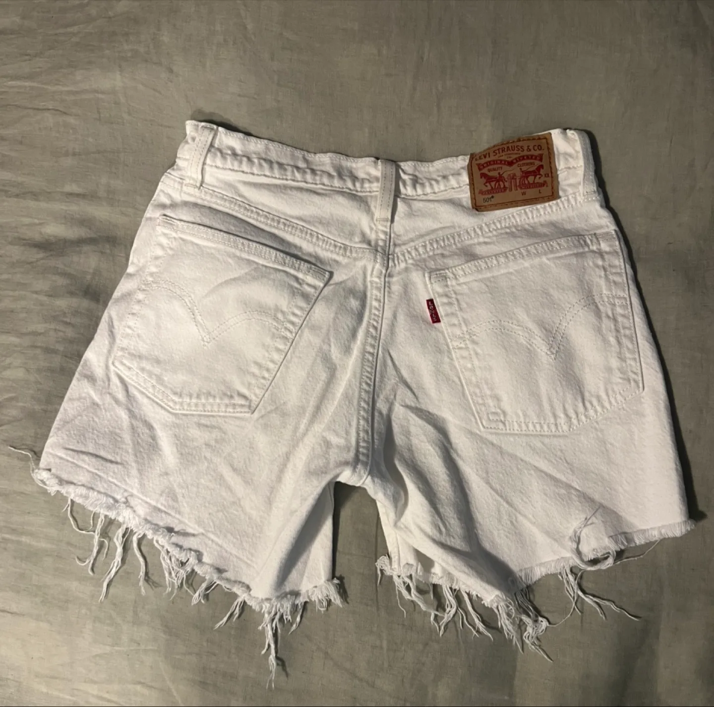 Levi’s White Jean Shorts - size 25 image indicator(4)