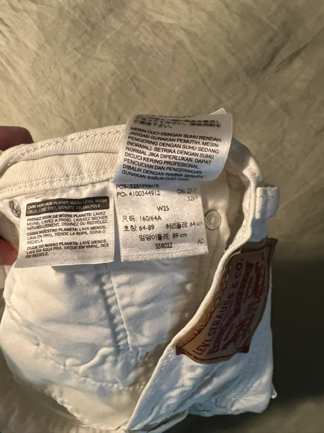 Levi’s White Jean Shorts - size 25 image indicator(5)