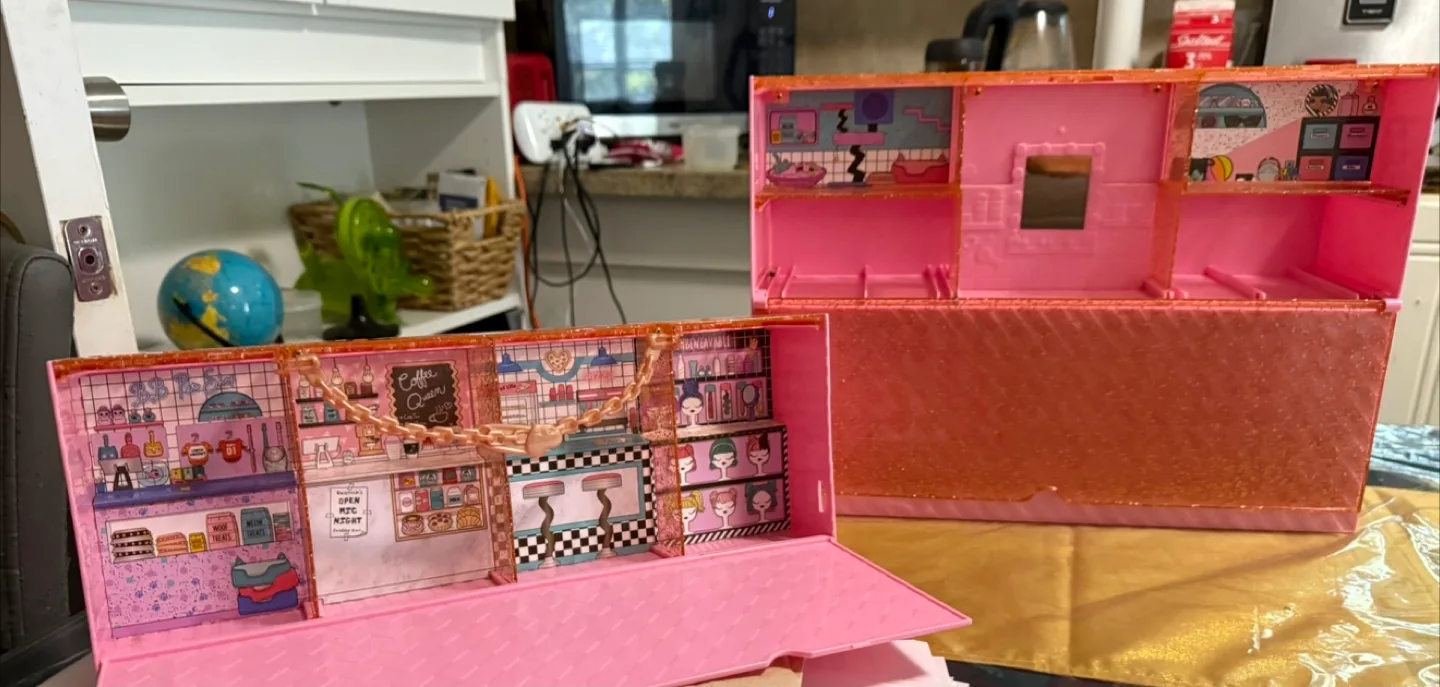LOL Surprise! Pop-Up Store Playset thumbnail