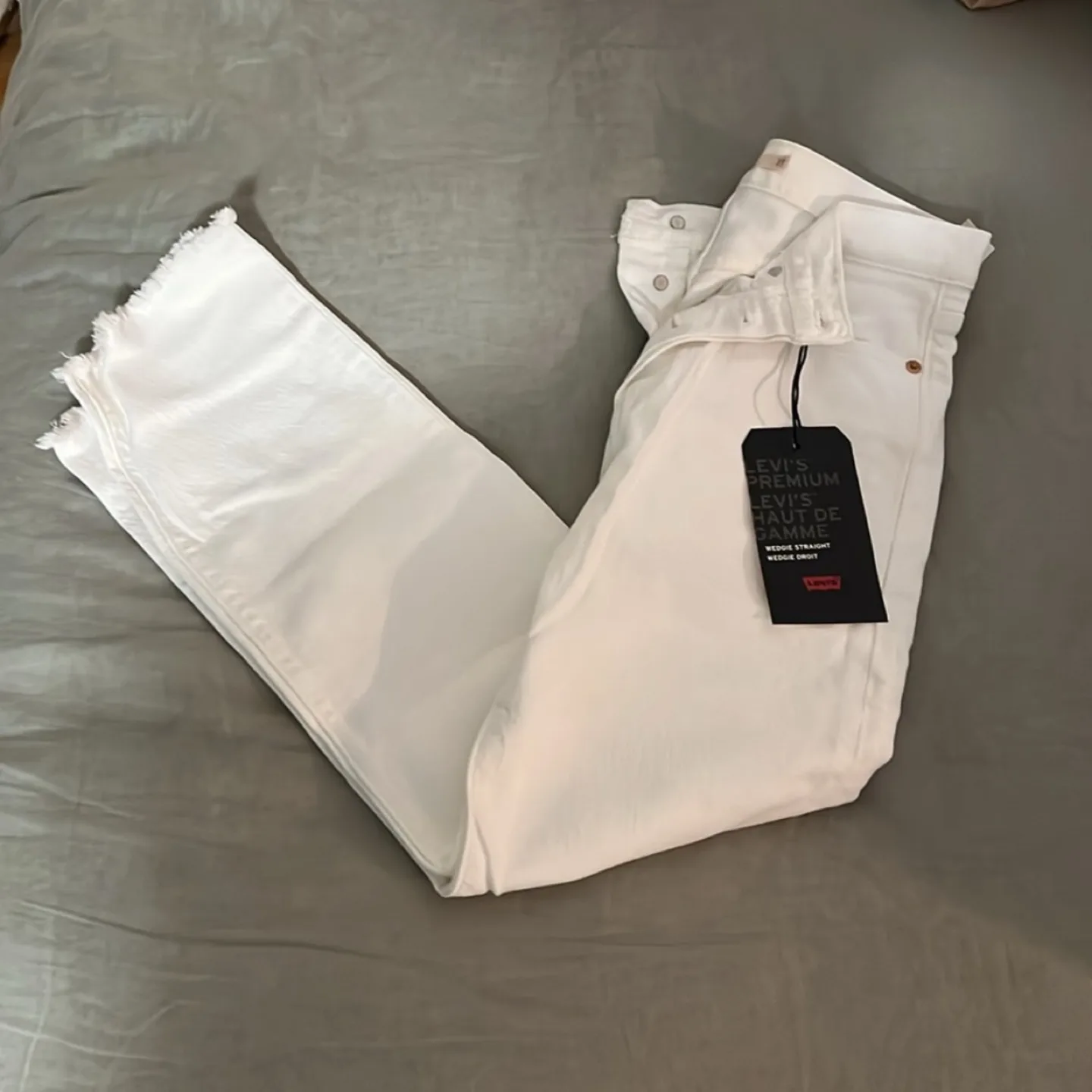 NWT Levi wedgie straight jeans - size 27 image indicator(5)