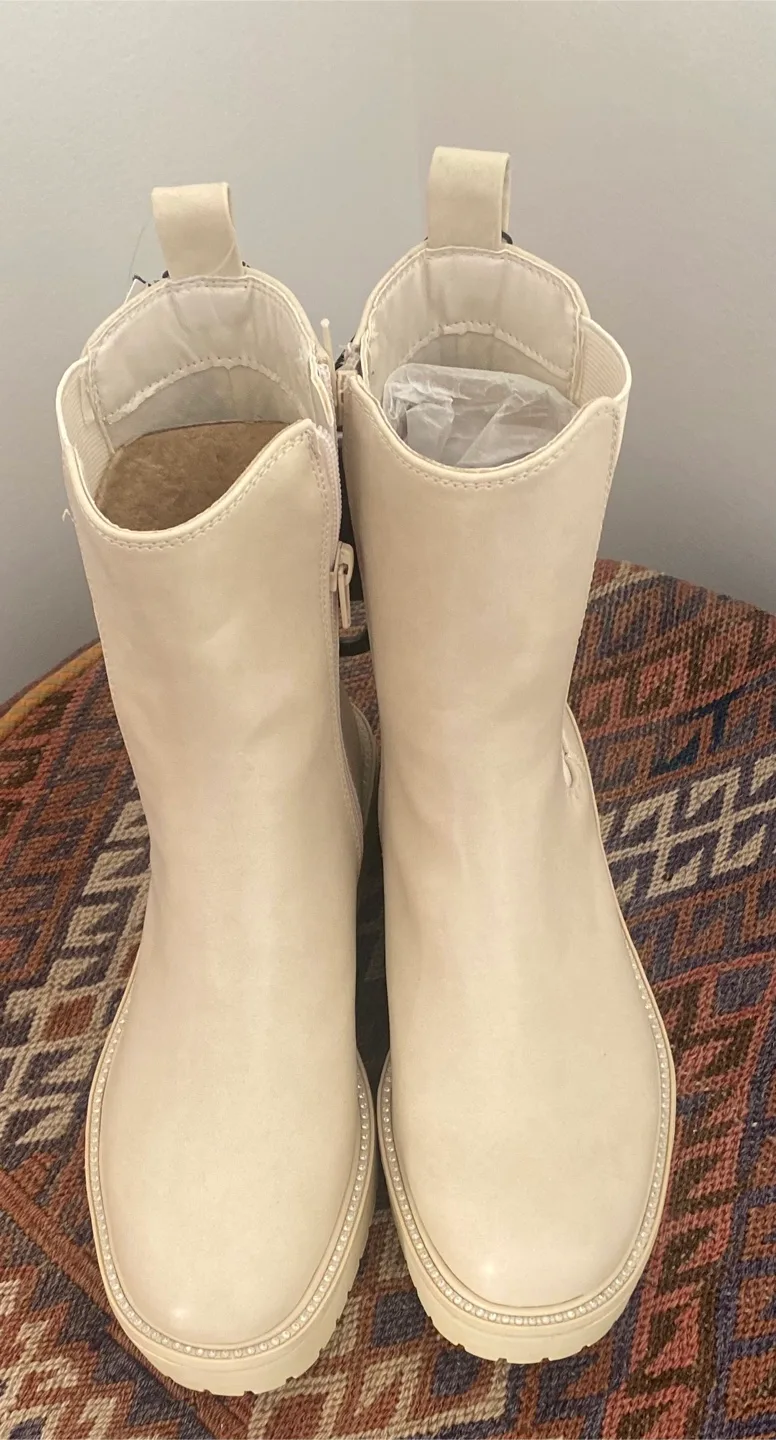 New Zara Cream Chelsea Boots - Size7 38 (US 7.5) thumbnail