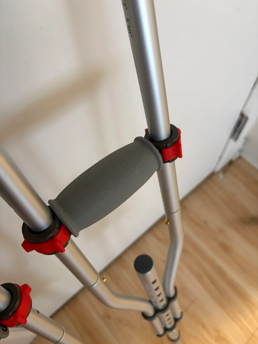 Adjustable Crutches image indicator(3)
