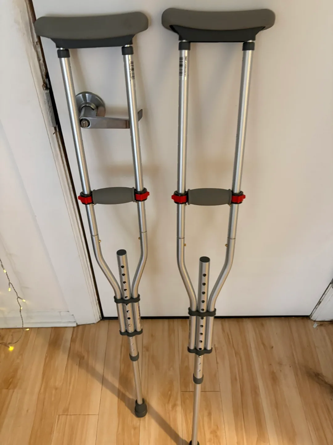Adjustable Crutches image indicator(2)