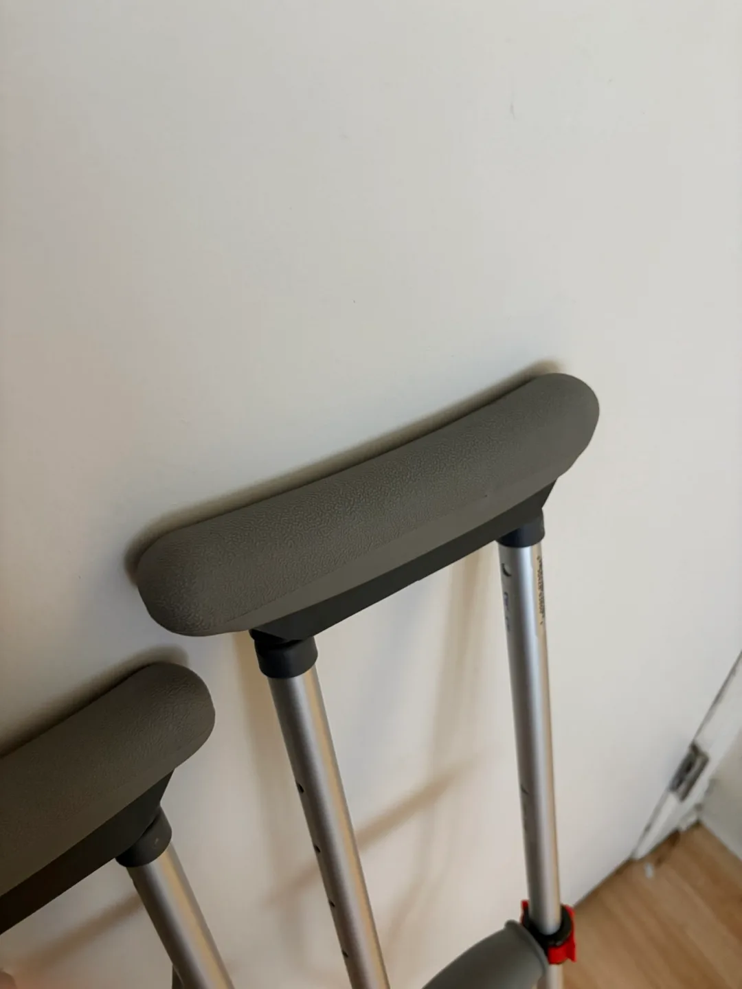 Adjustable Crutches image indicator(4)