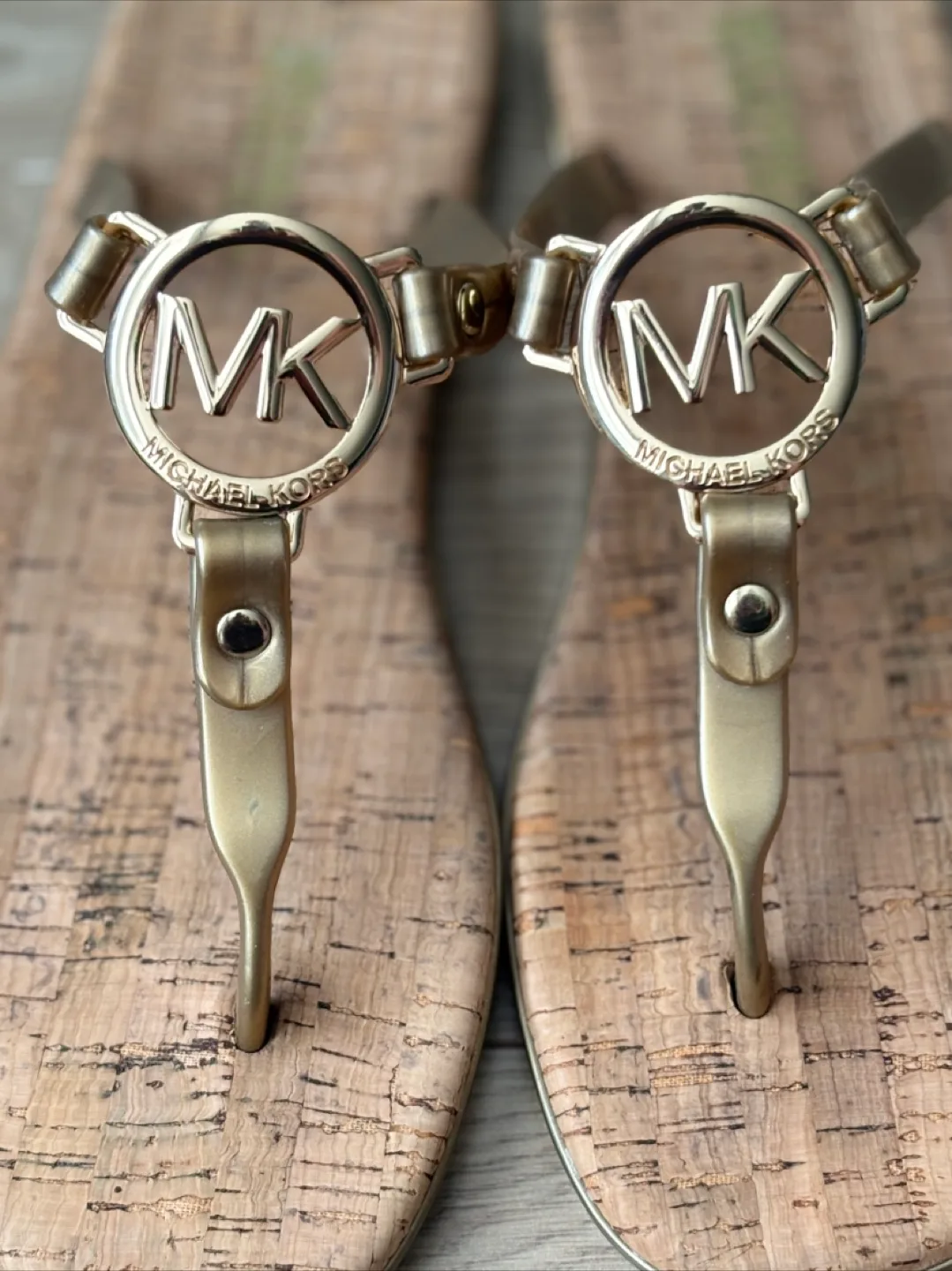 Michael Kors Gold Logo Charm Cork Flip Flop Sandals Size 6 thumbnail