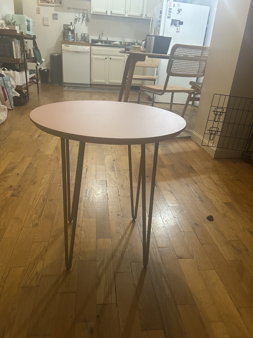 Round Pink Side Table - photo 3