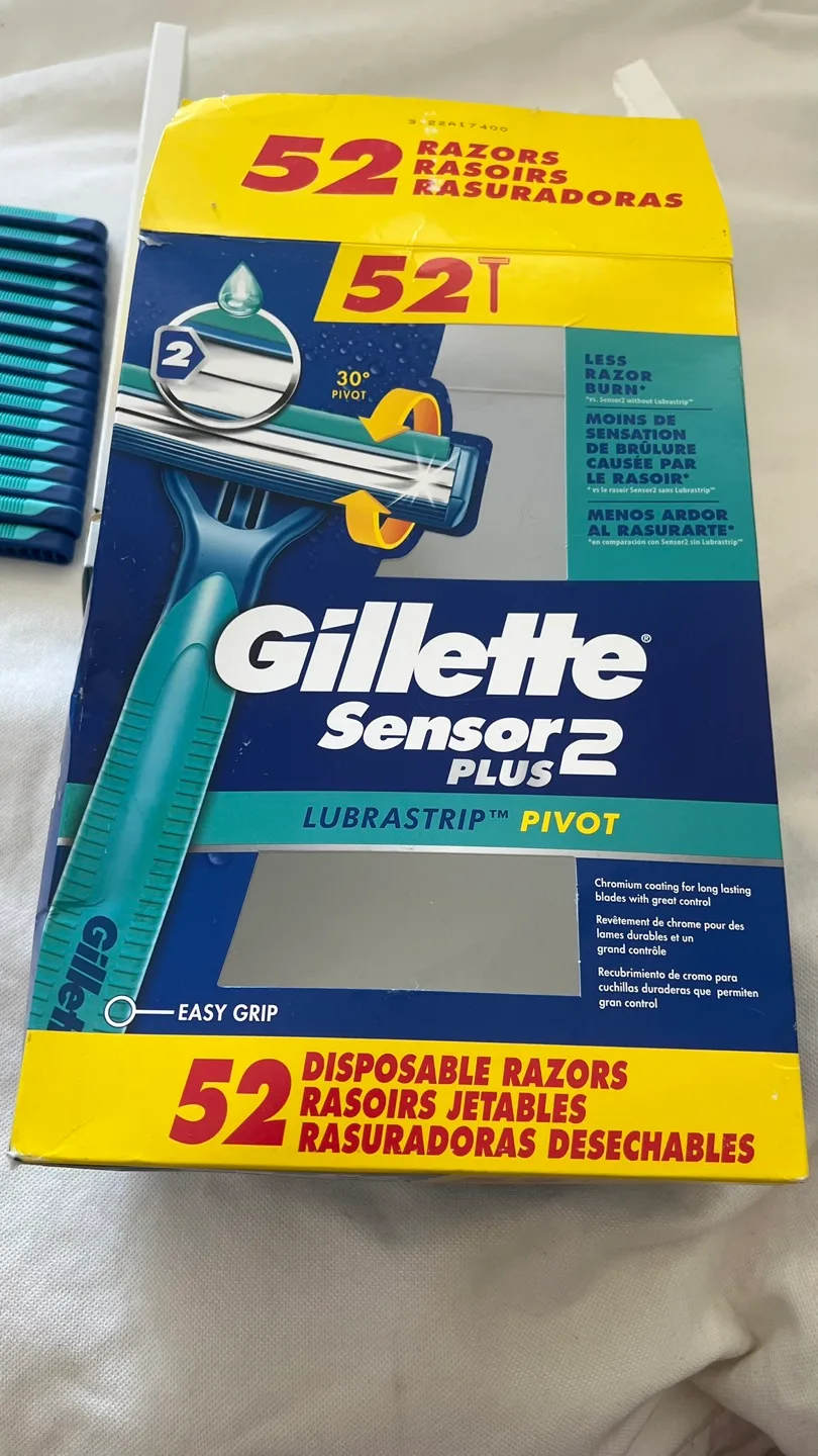 Gillette Sensor2 Plus Pivot Disposable Razors thumbnail