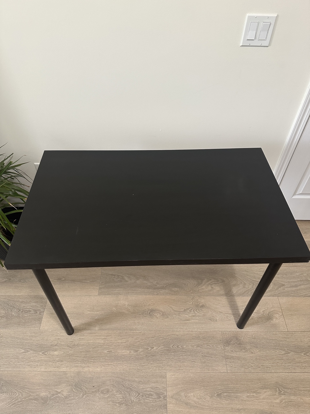 Black Desk