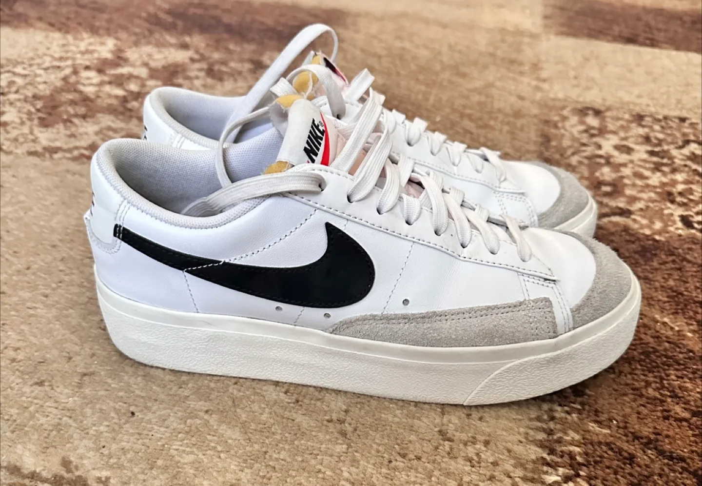 Nike Blazer Low Platform White/Black US 9 thumbnail