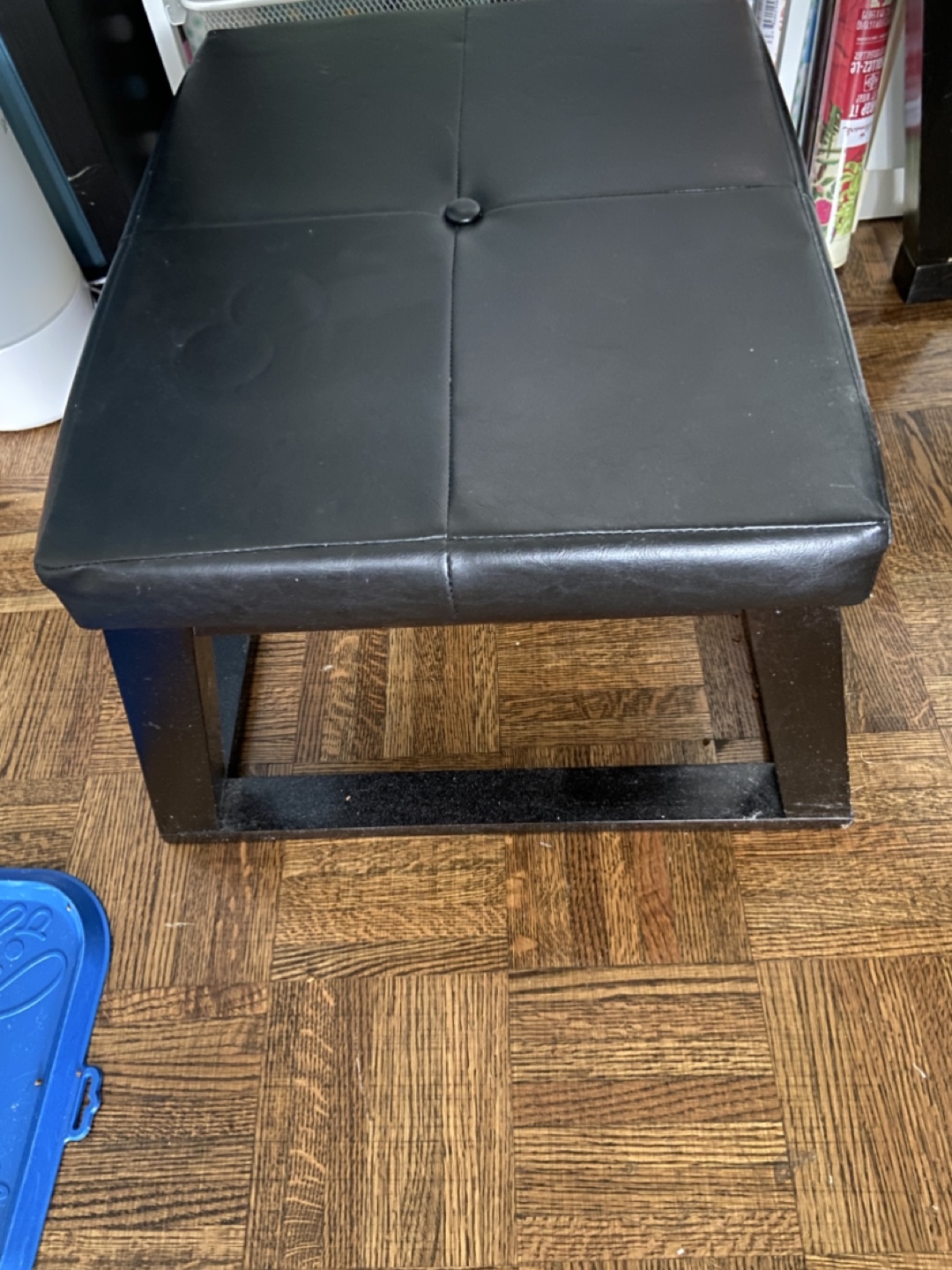 Black Coffee Table with Leather Ottomans - photo 5