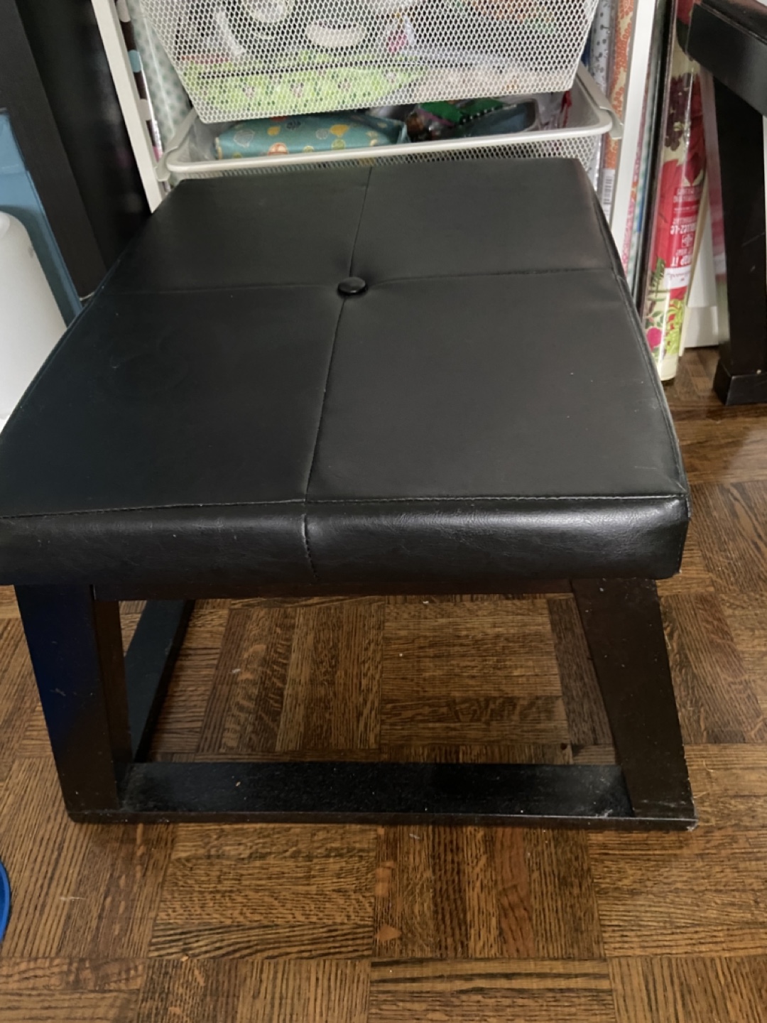 Black Coffee Table with Leather Ottomans - photo 4