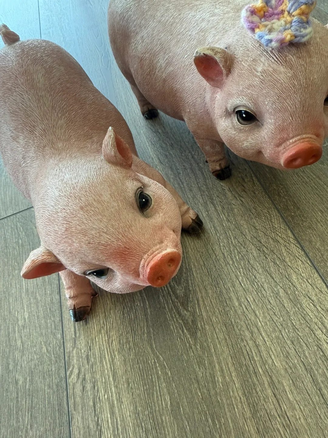 Cute Piggy Figurines (Set of 2) thumbnail