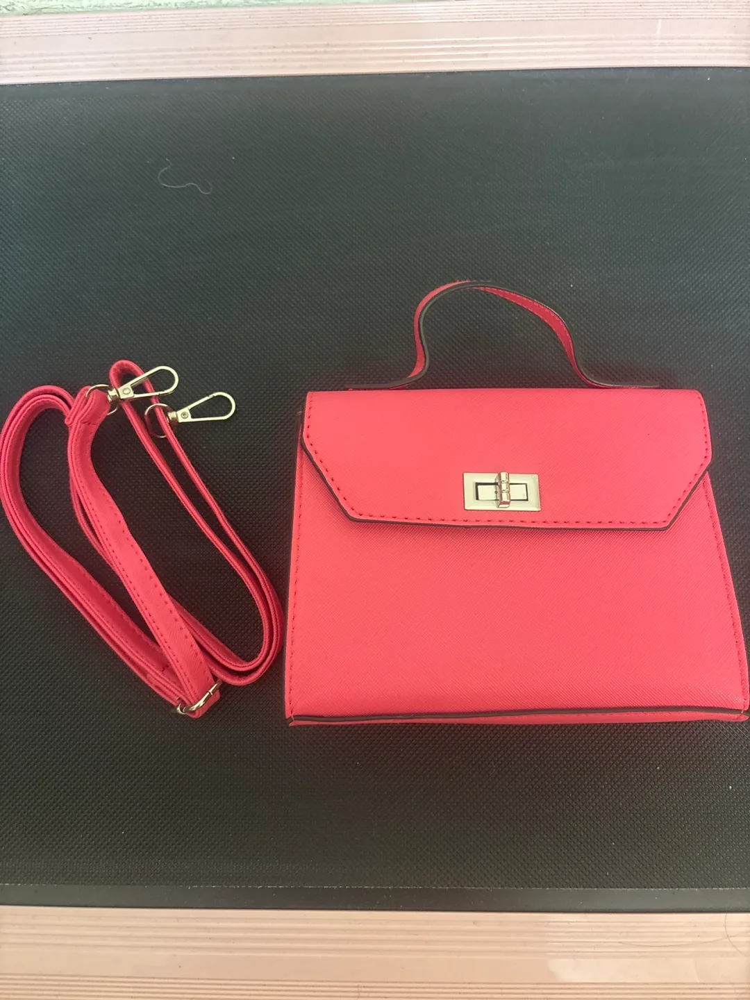 Hot Pink Handbag image indicator(2)