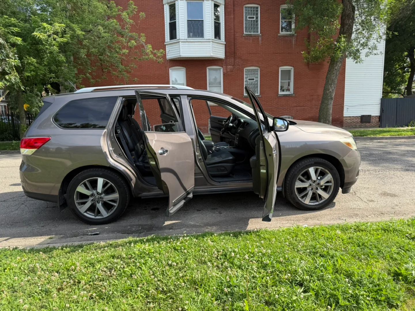 Nissan Pathfinder Car 2013 thumbnail