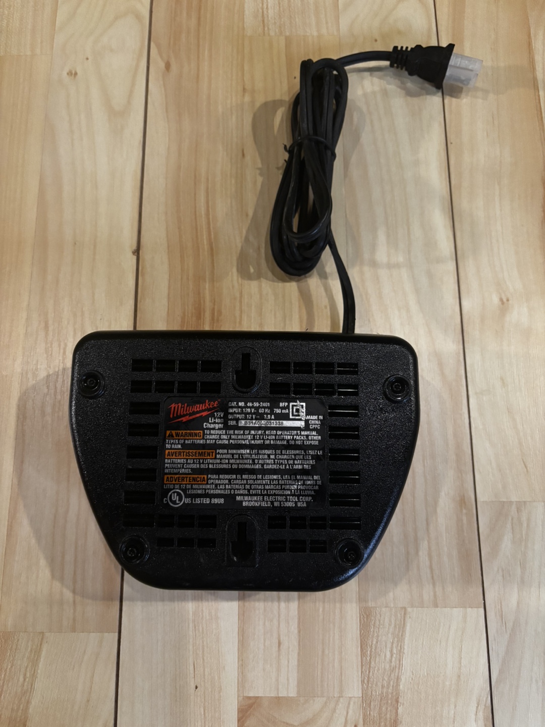 Milwaukee 12V Lithium-Ion Battery Charger - photo 5