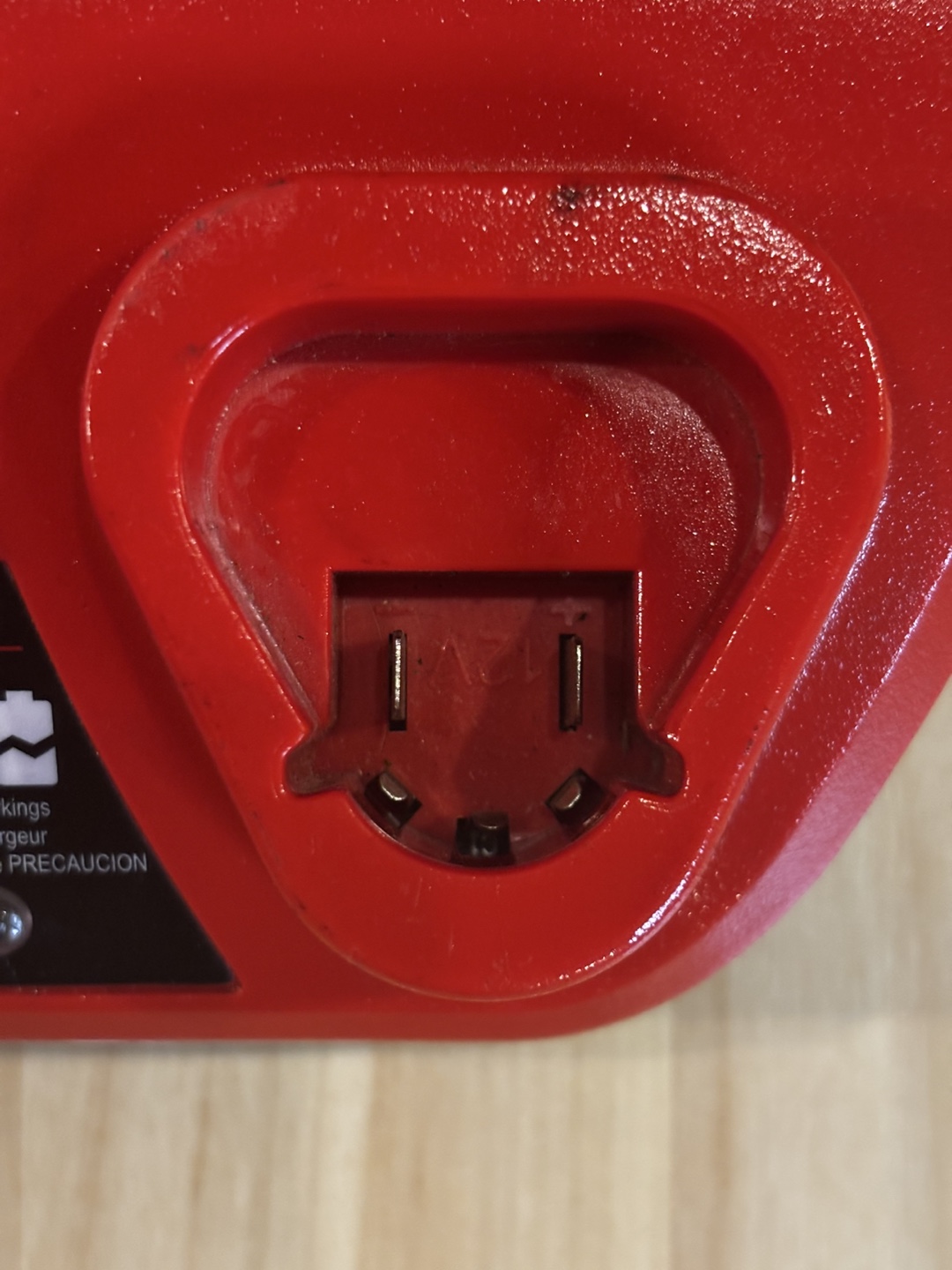 Milwaukee 12V Lithium-Ion Battery Charger - photo 4