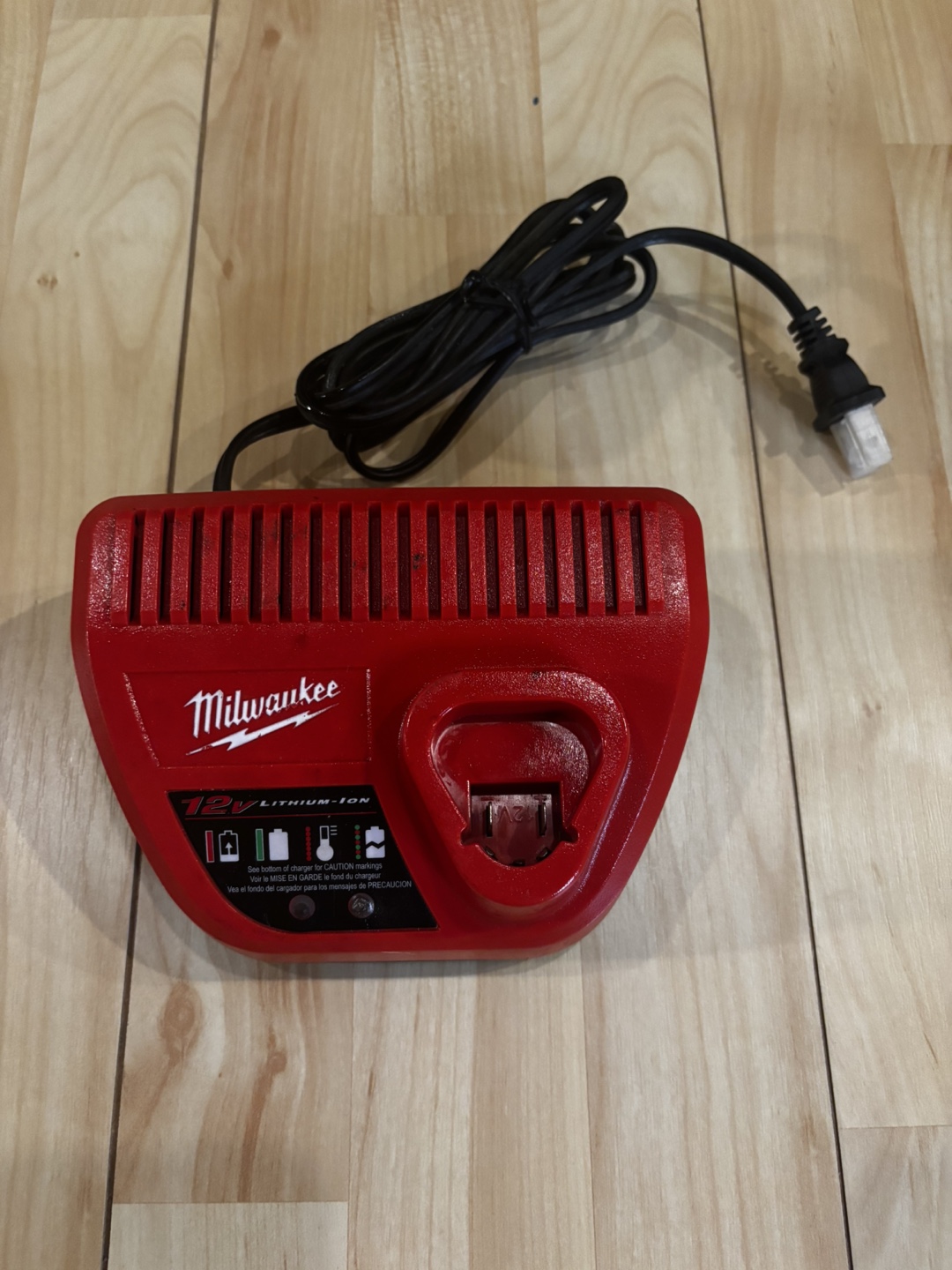 Milwaukee 12V Lithium-Ion Battery Charger