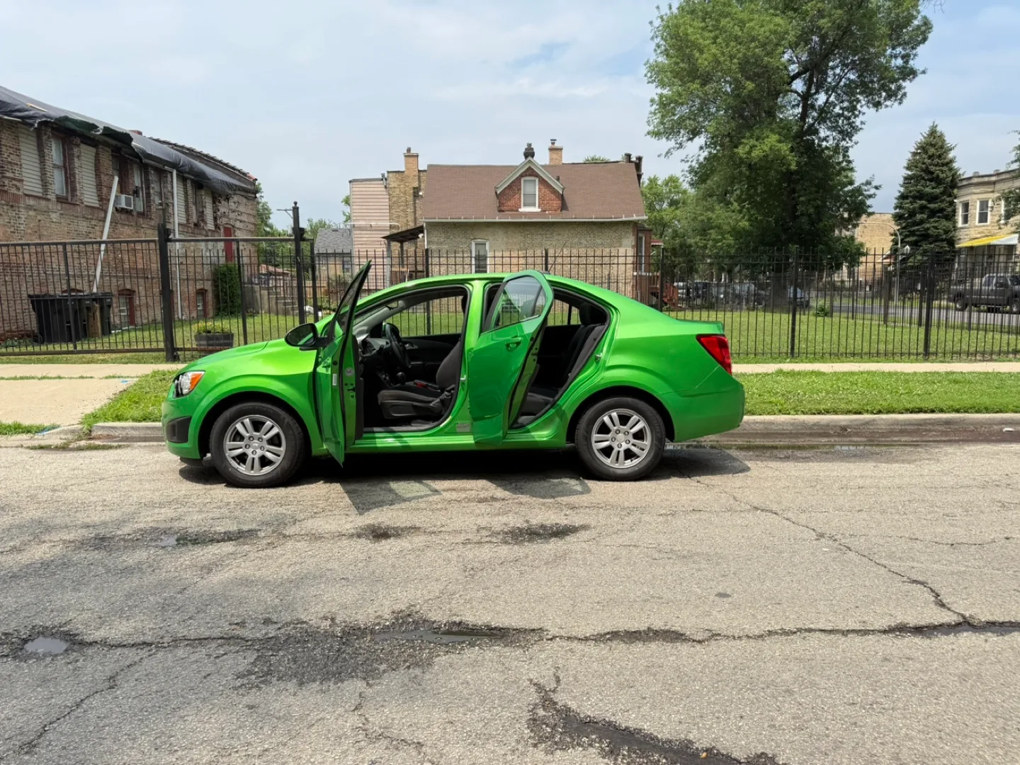 Chevrolet Sonic - Green 2015 thumbnail