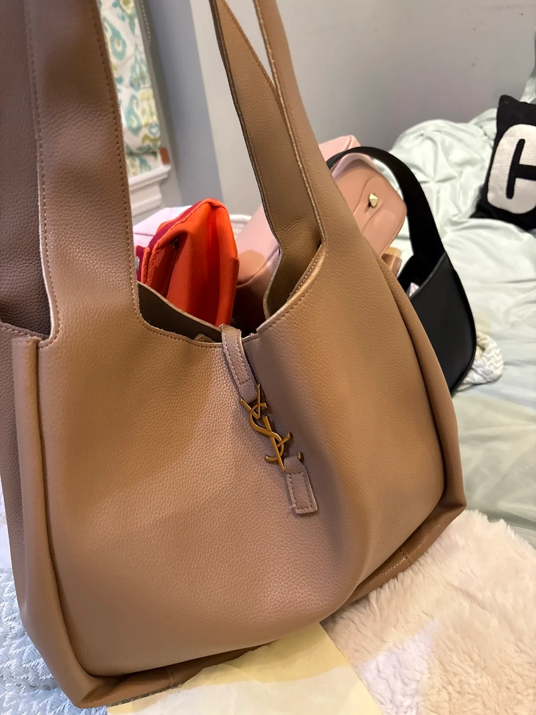 Saint Laurent (YSL) Leather Tote Bag thumbnail