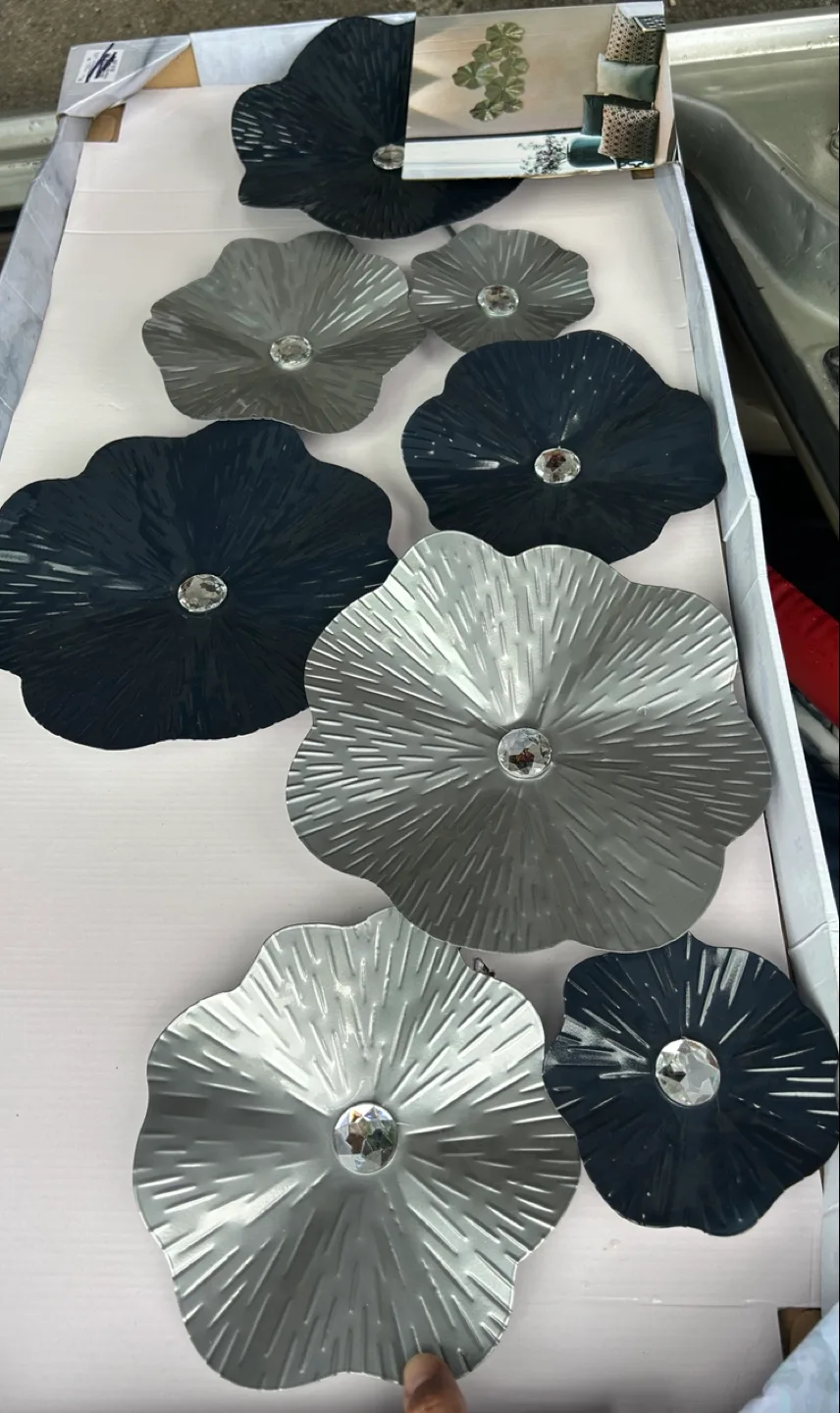 Metal Flower Wall Decor - Black & Silver image indicator(2)