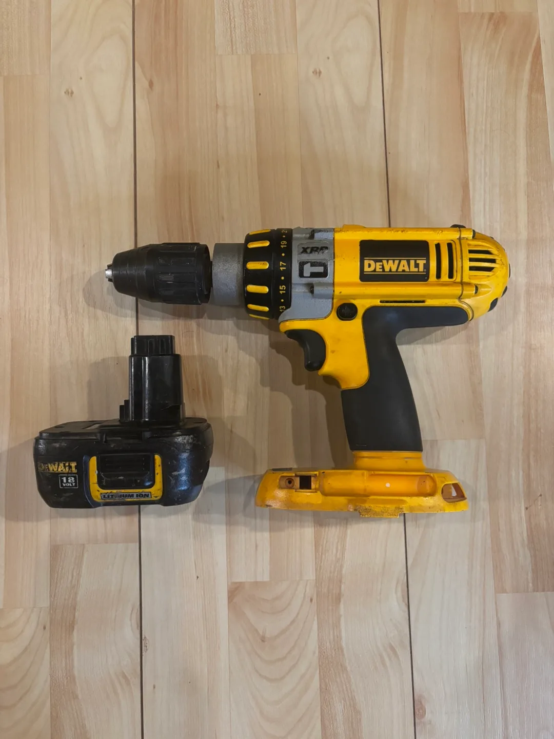 DeWalt DC925 1/2" Cordless Drill/Driver/Hammerdrill thumbnail