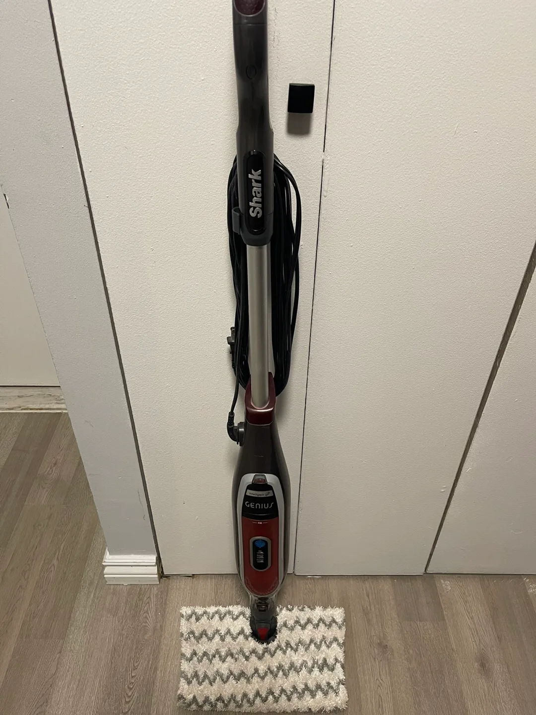 Shark Genius Intelligent Steam Mop with 2 Mop Pads thumbnail