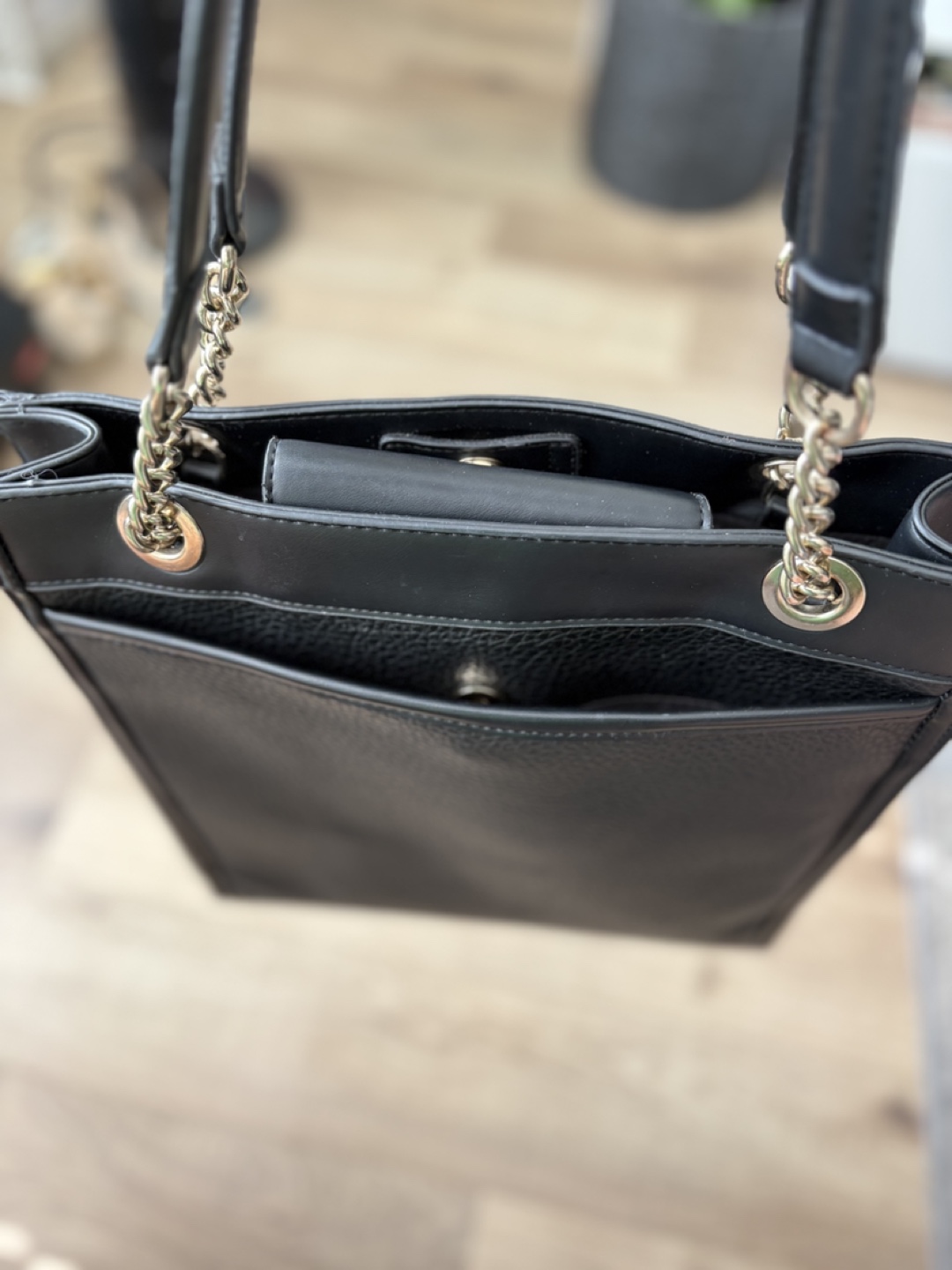 Jones New York Signature Leather Shoulder Bag - photo 4