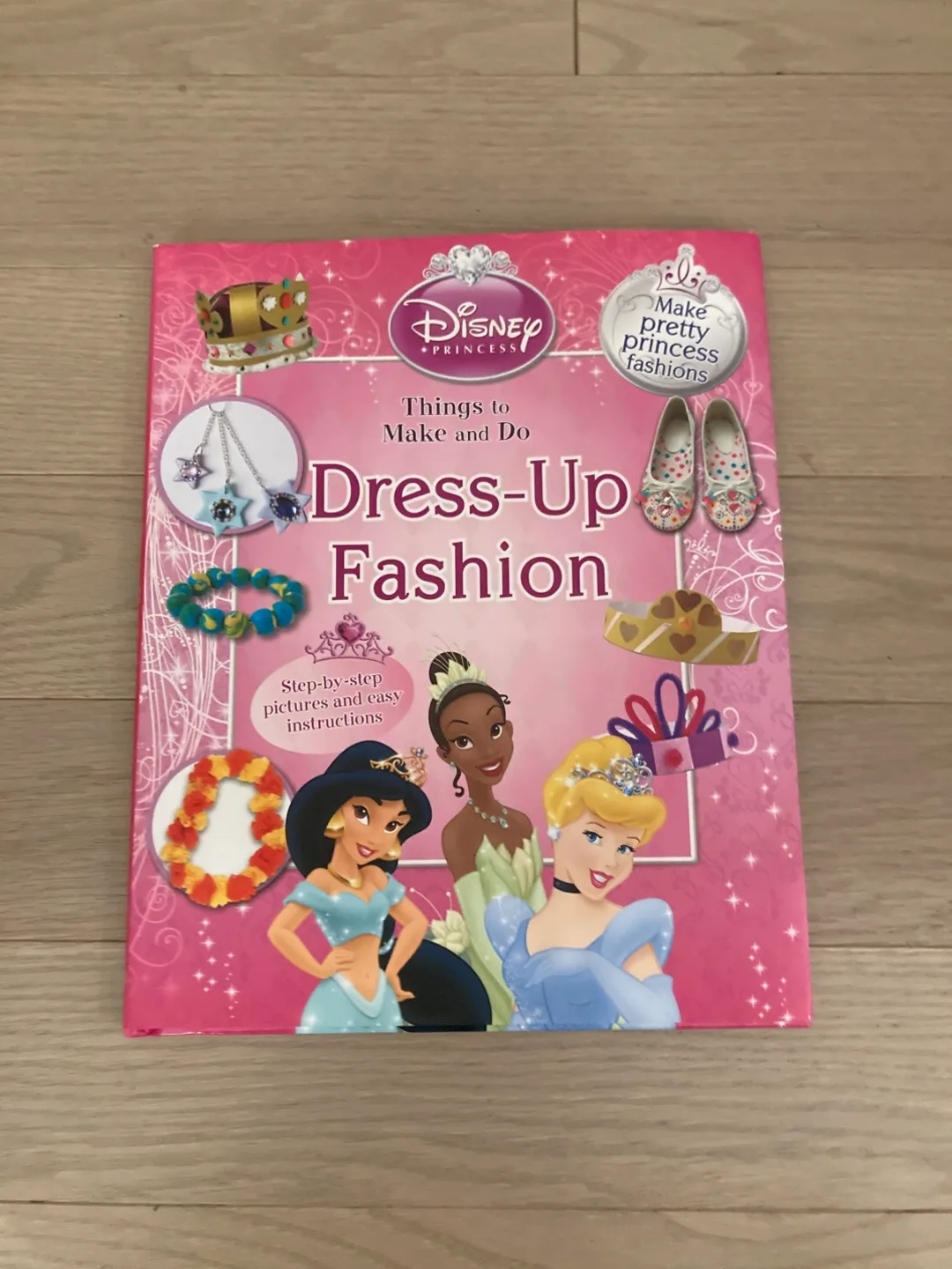🇨🇦🍁Disney Princess Dress-Up Fashion Activity Book thumbnail