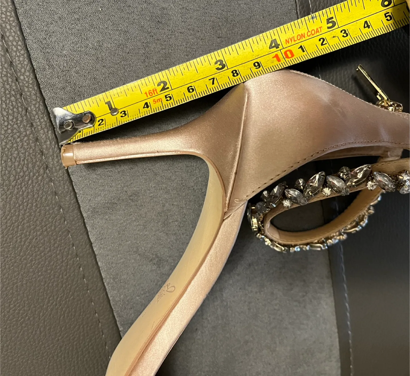 Jewel Badgley Mischka Heels Size 7.5 image indicator(8)