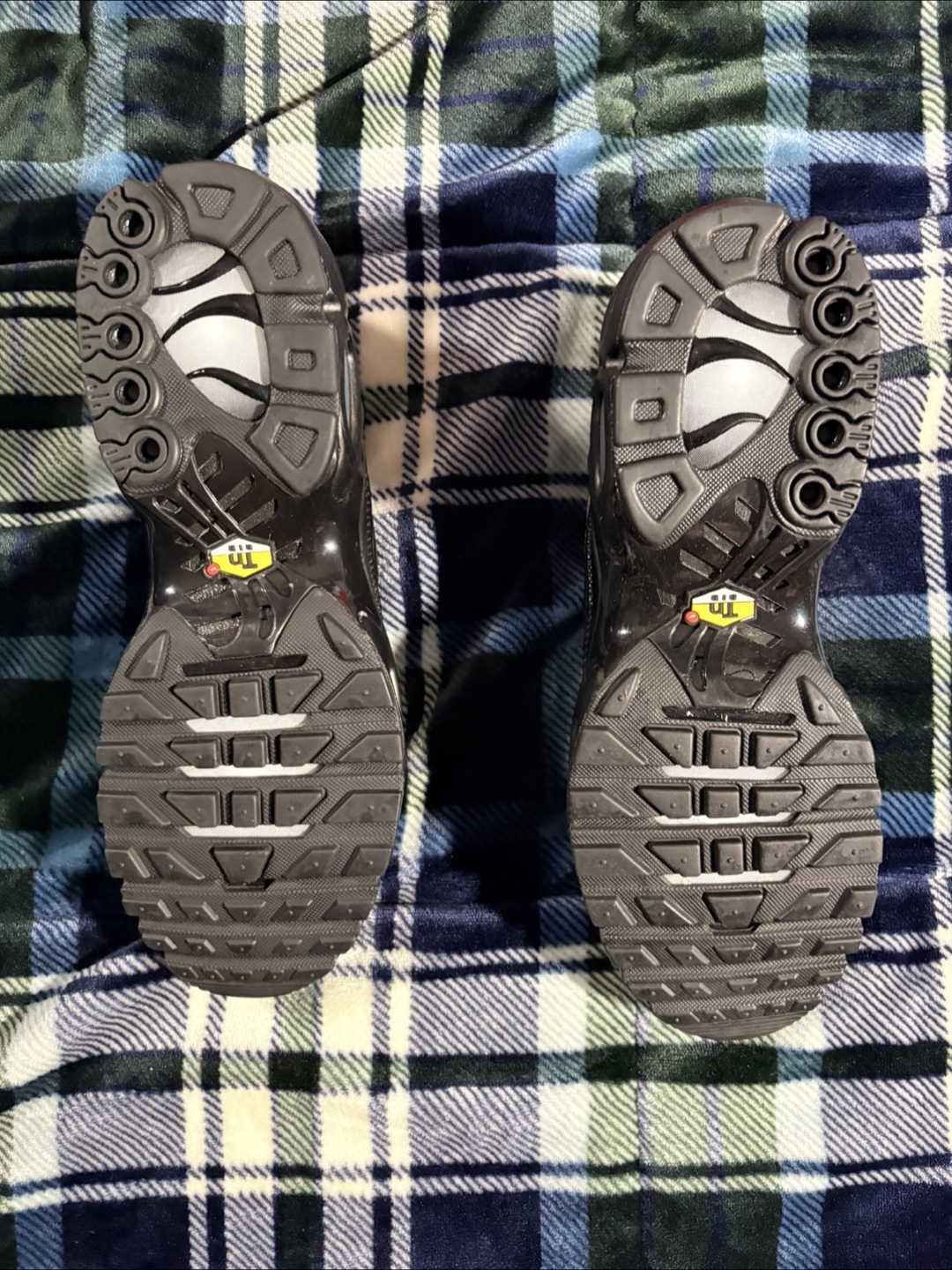 NEW Nike Air Max Plus – Size 10.5 (Triple Black) - photo 5