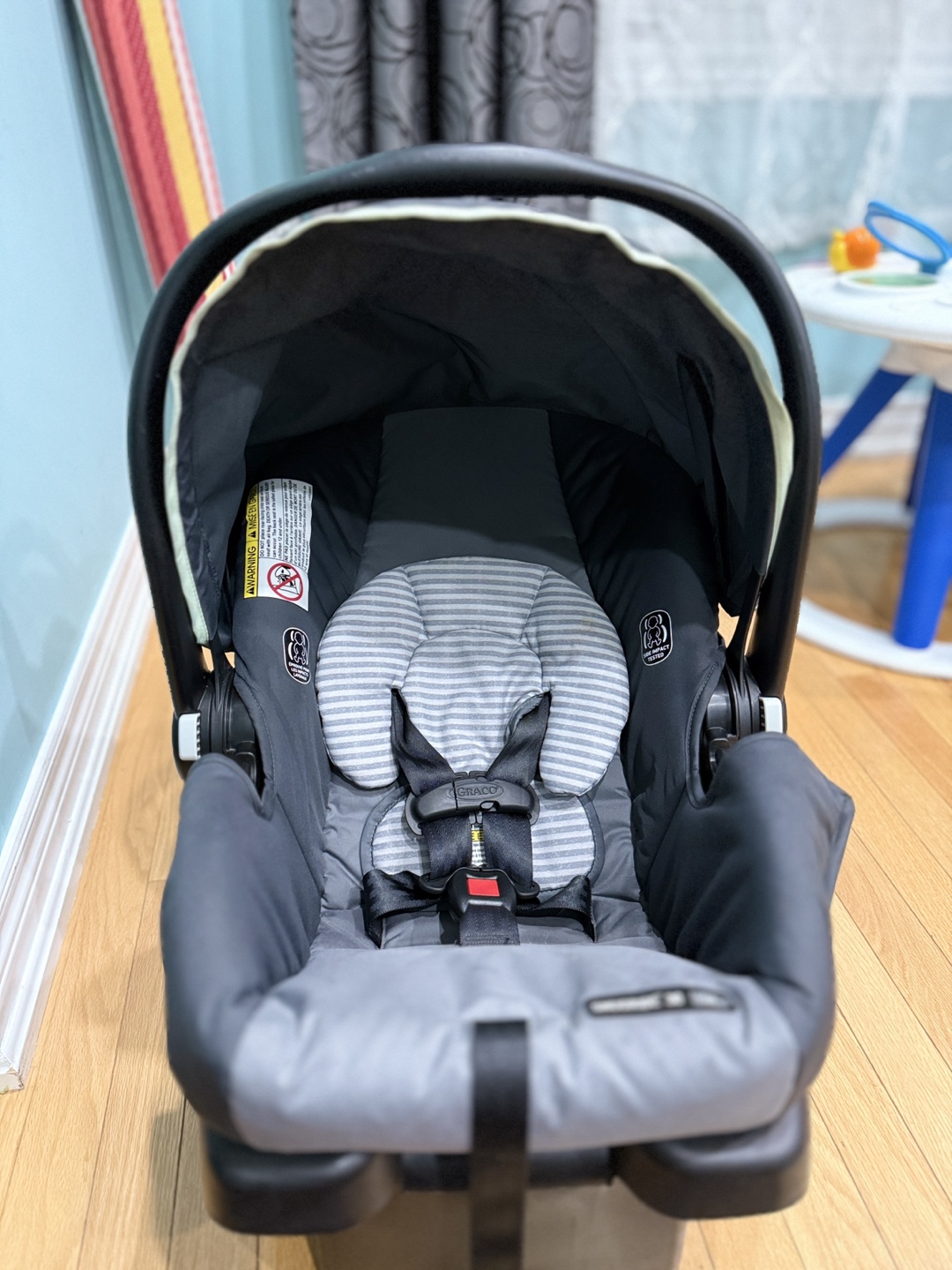 Graco SnugRide SnugFit 30 Infant Car Seat - Barely Used! - photo 2