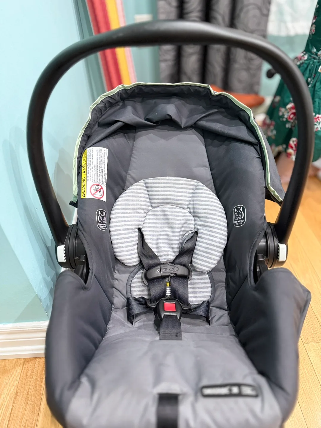 Graco SnugRide SnugFit 30 Infant Car Seat - Barely Used! thumbnail