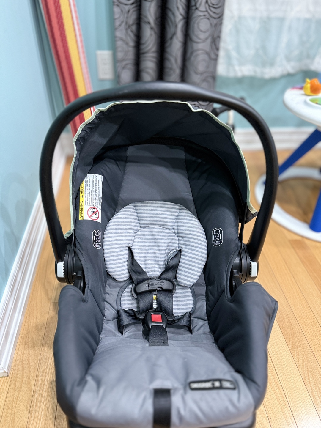 Graco SnugRide SnugFit 30 Infant Car Seat - Barely Used! - photo 3