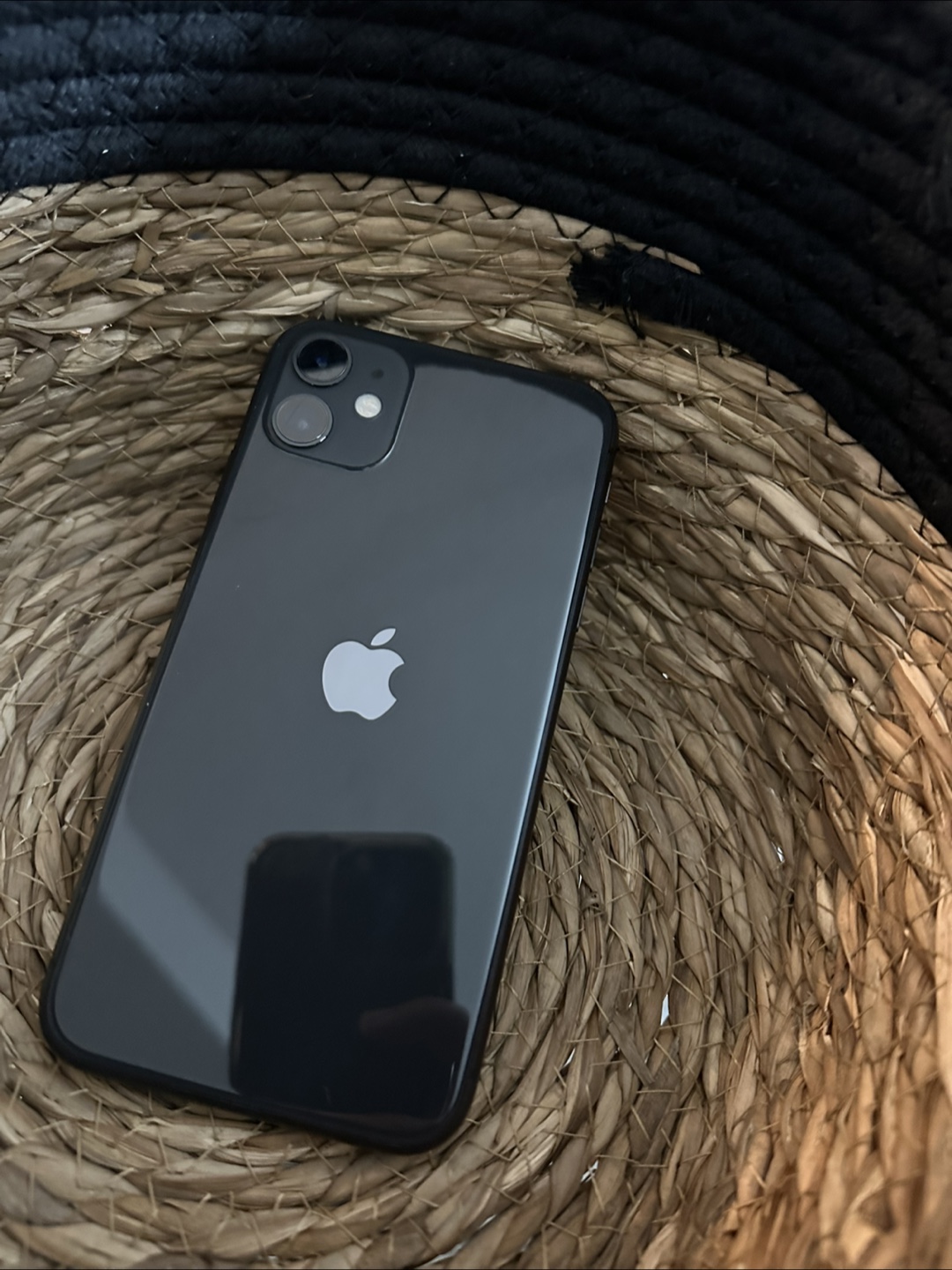 Apple iPhone 11 (128GB) - Black