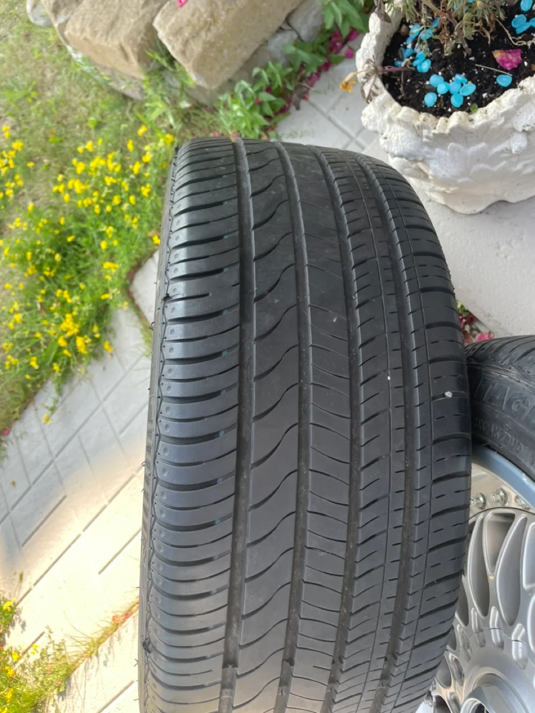 Set of 4 BMW All season rims with tires image indicator(2)