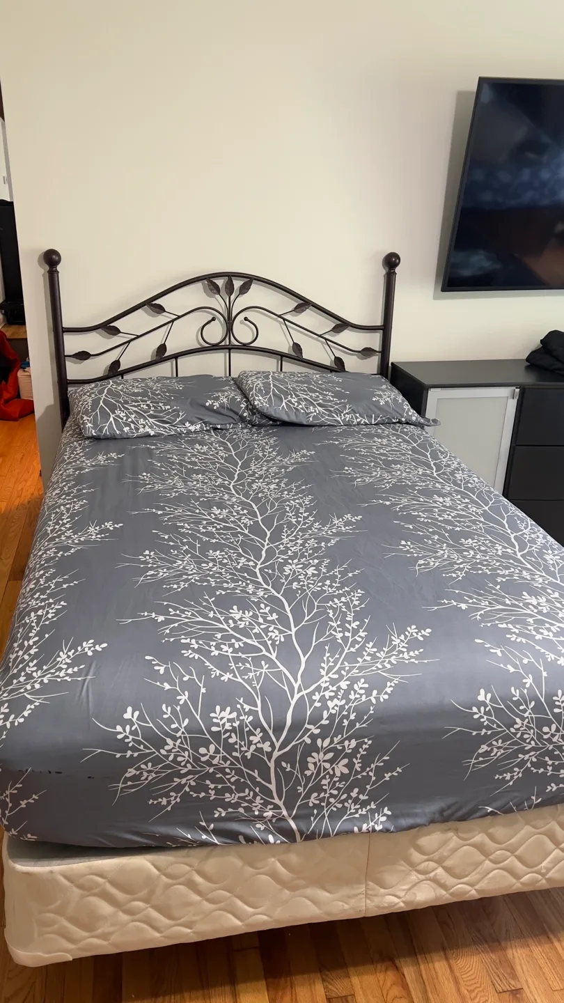 FULLS SIZE BED/SHEETS thumbnail
