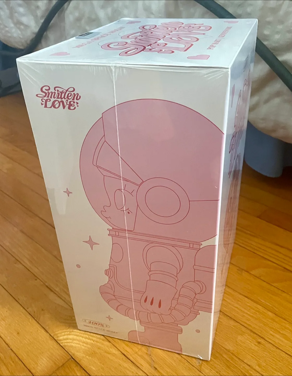 New Pop Mart Smitten Love Mega Space Molly 400% image indicator(3)