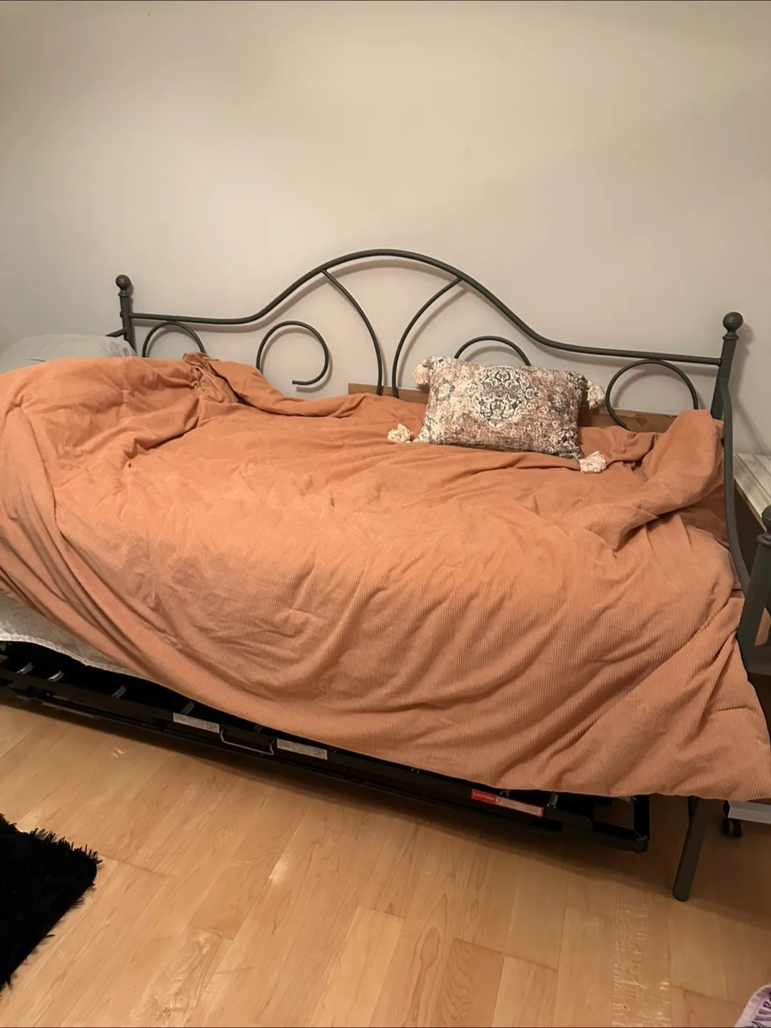 Trundle bed with mattress thumbnail