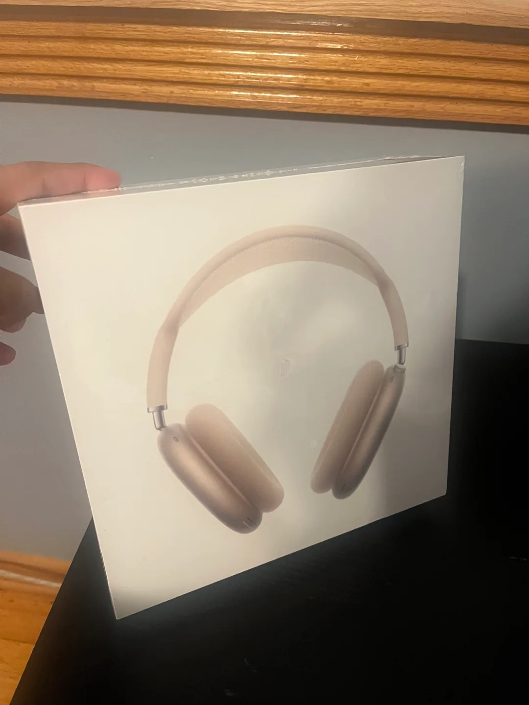 New Apple AirPods Max - Starlight thumbnail