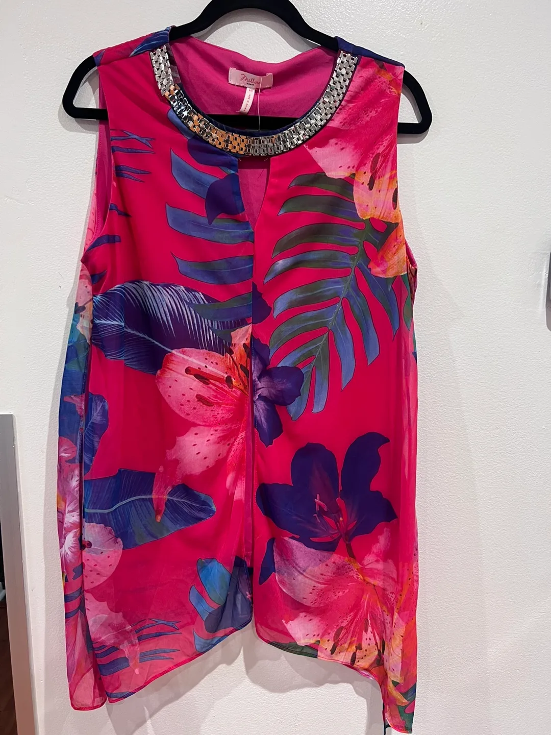 Woman Sleeveless Floral Top thumbnail