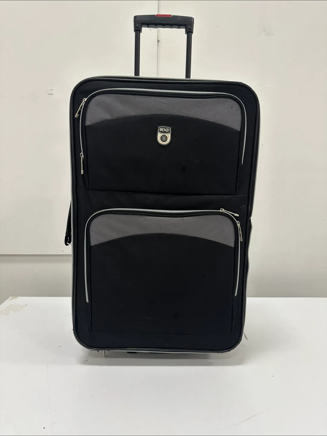 BENZI Black Rolling Suitcase thumbnail