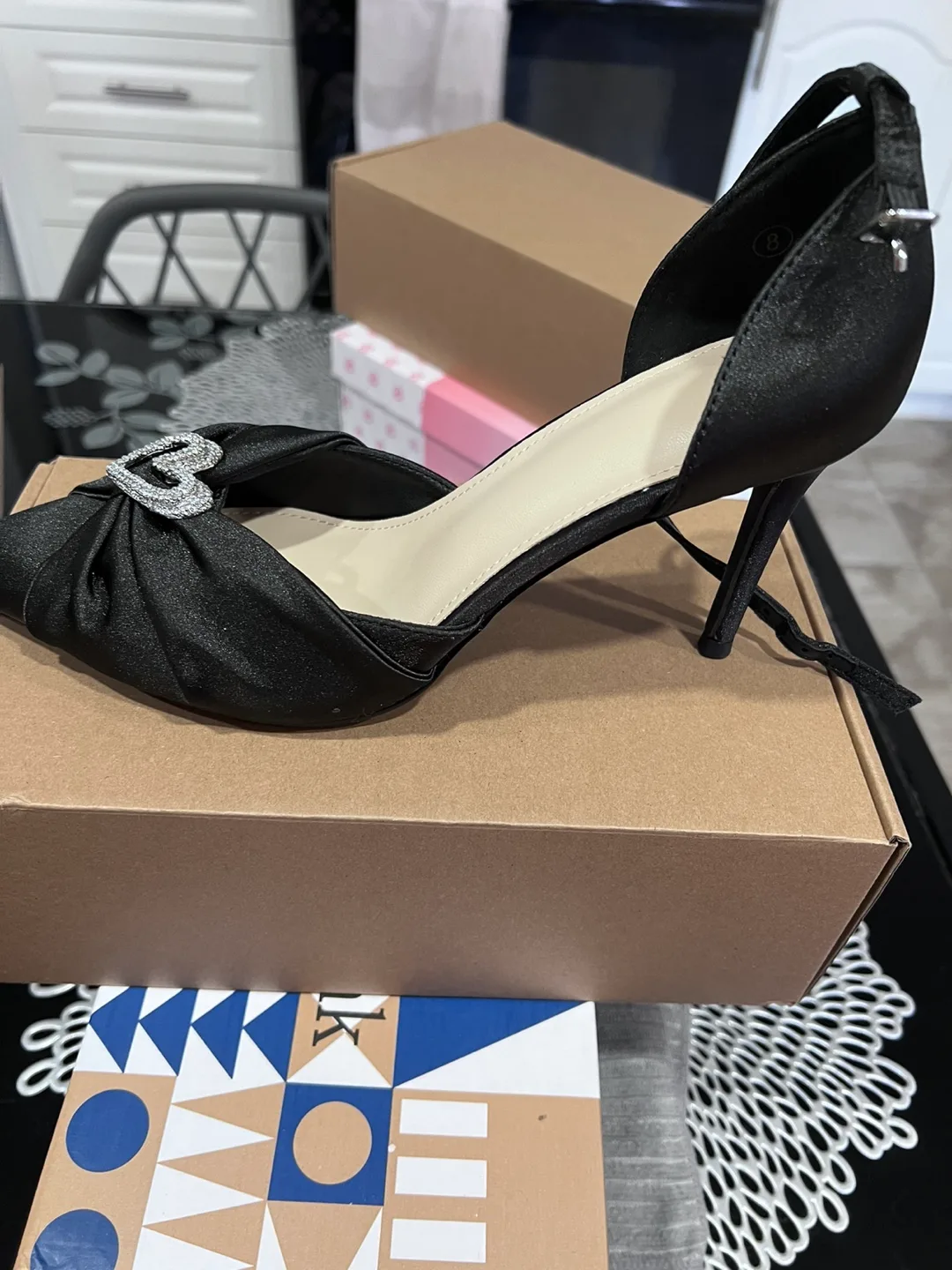 IZRY Black Heels - Size 8 image indicator(6)