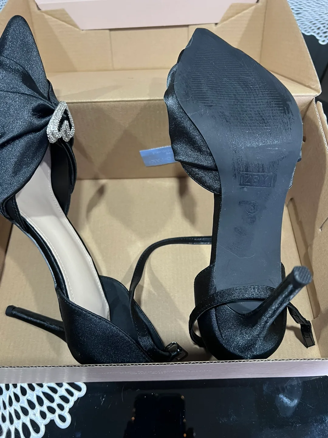 IZRY Black Heels - Size 8 image indicator(4)