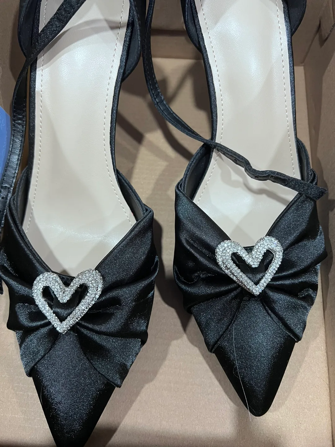 IZRY Black Heels - Size 8 image indicator(7)