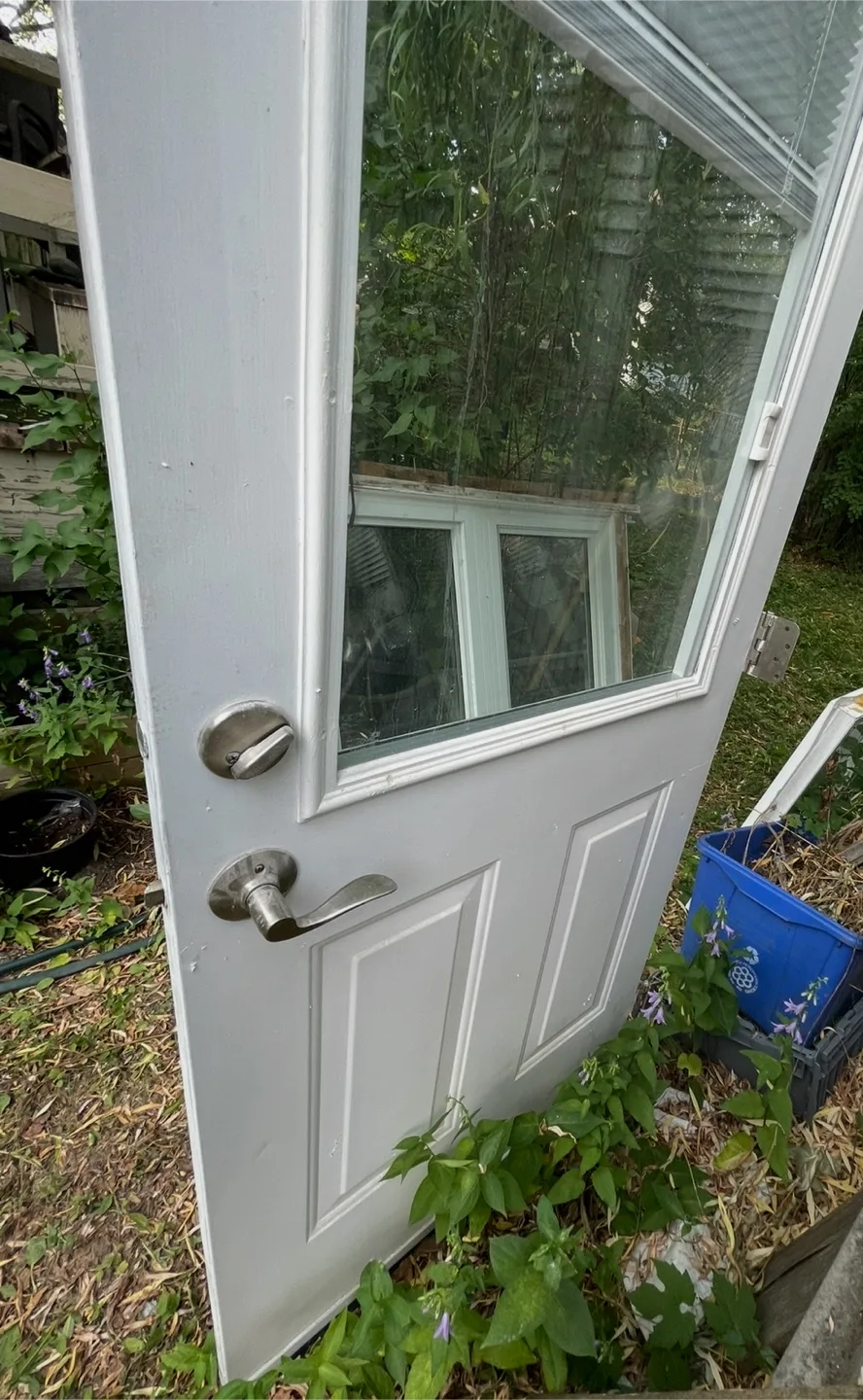 Used White Exterior Door with Window image indicator(2)